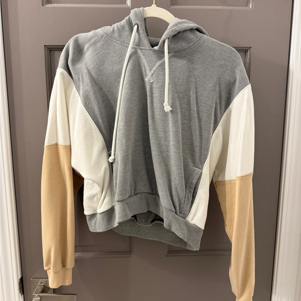 Abercrombie & Fitch Gray, White, and Tan Sweater
